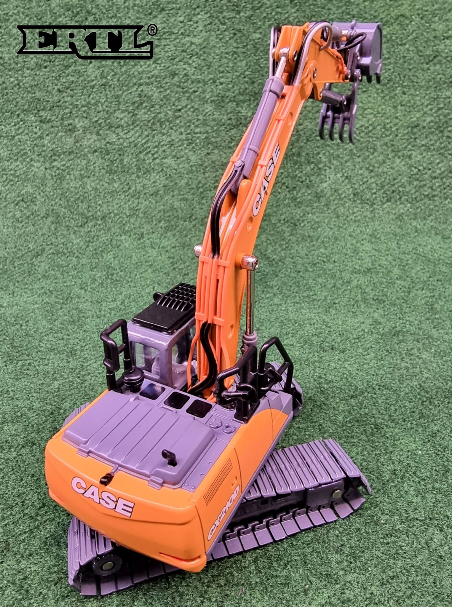 Britains Case CX210D Excavator - 1:50 Scale